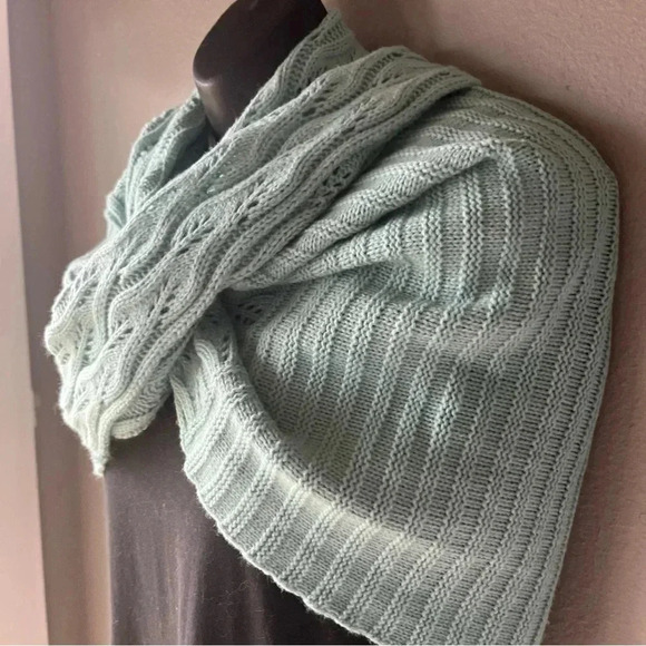 Maurices Soft Knit Infinity Scarf Wrap Dual Pattern Versatile Sage Green - Picture 4 of 8